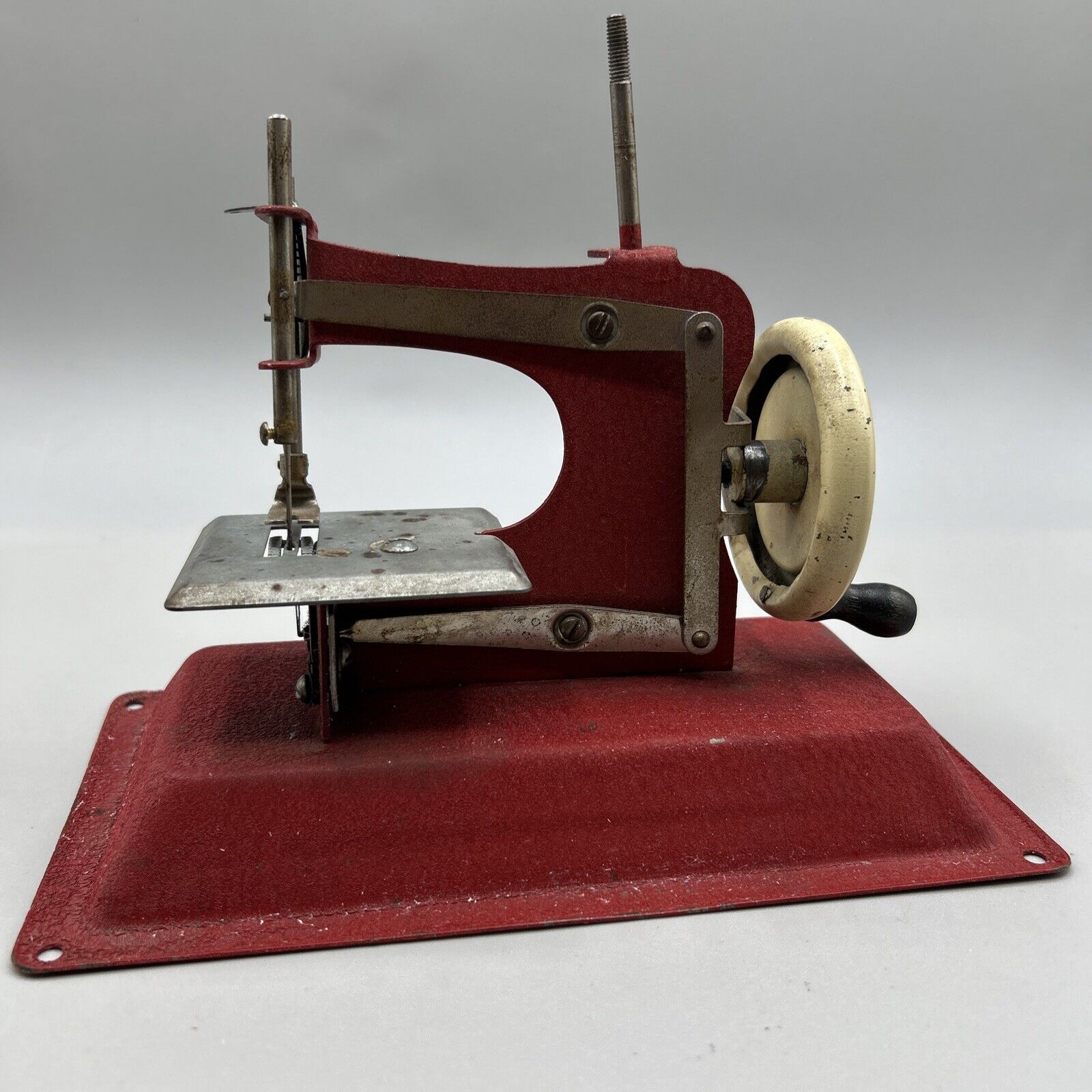 Antique 1946 American Gateway Junior Model No.1 Child\'s Red Toy Sewing Machine