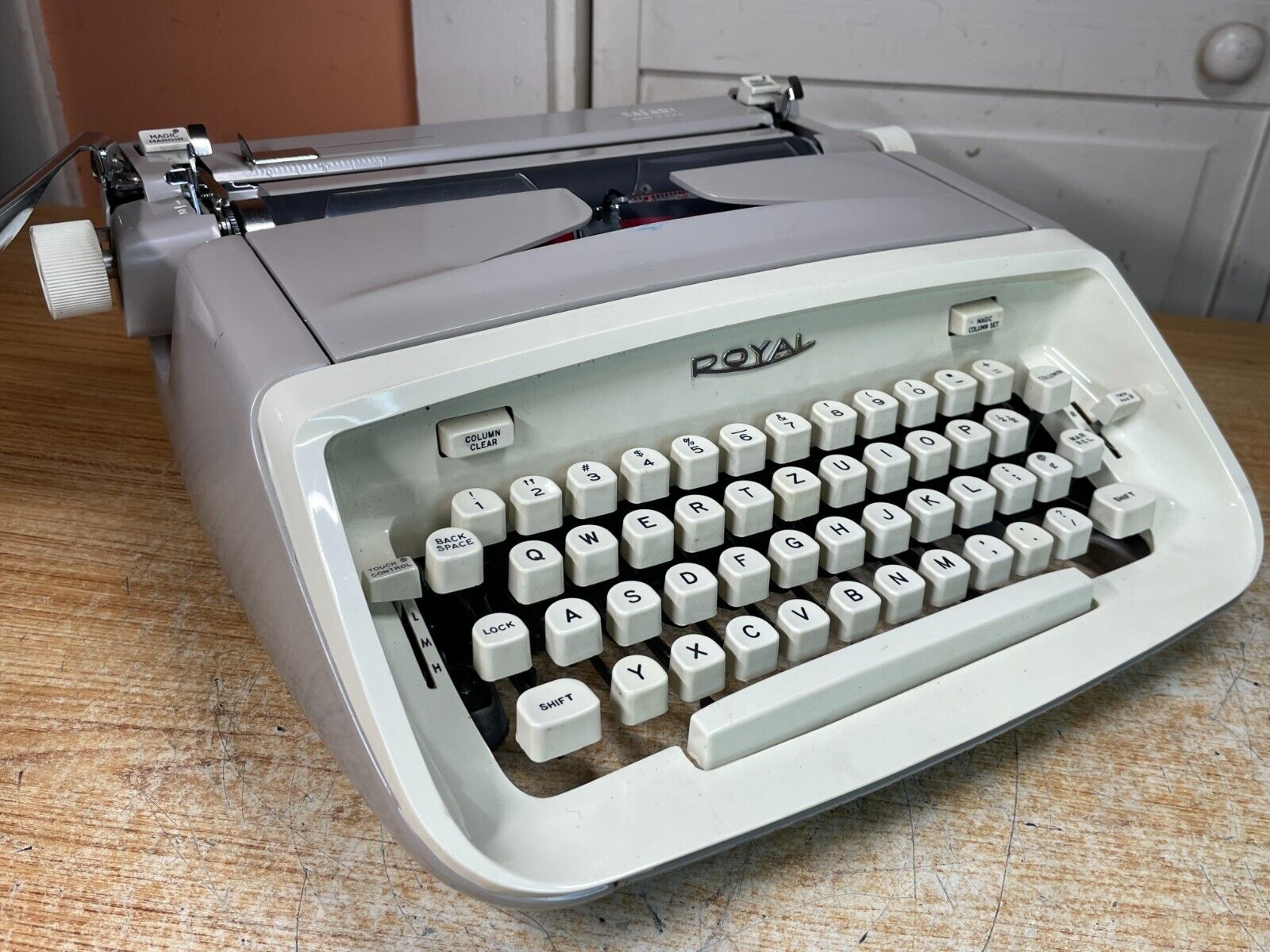 Excellent 1966 Royal Safari Vintage Portable Typewriter Working w New Ink & Case