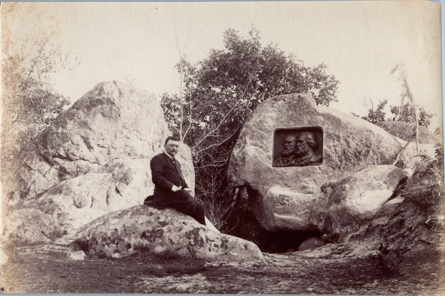 France, Fontainebleau, Homme et le rocher de Millet, vintage print, ca.1890 Tira