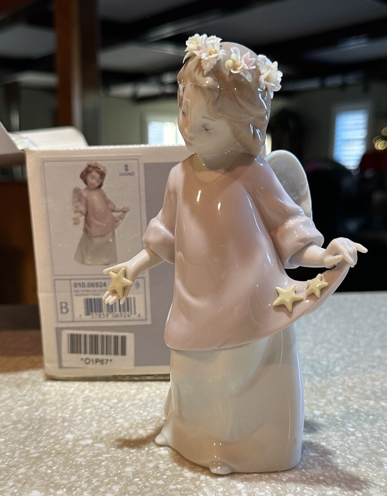 Lladro Figurine HEAVENLY STARS ANGEL GIRL & FLOWERS #6924 Mint in Box