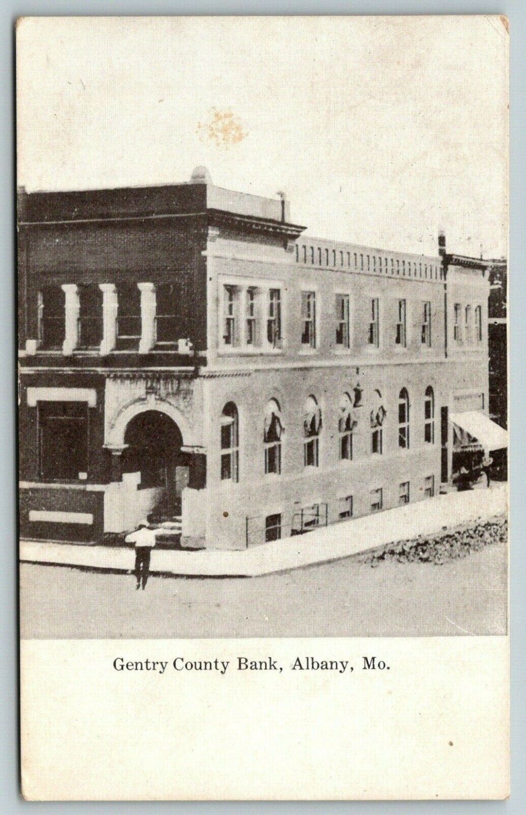 Albany Missouri~Man Walking Across Street to Gentry County Bank~1908 B&W PC