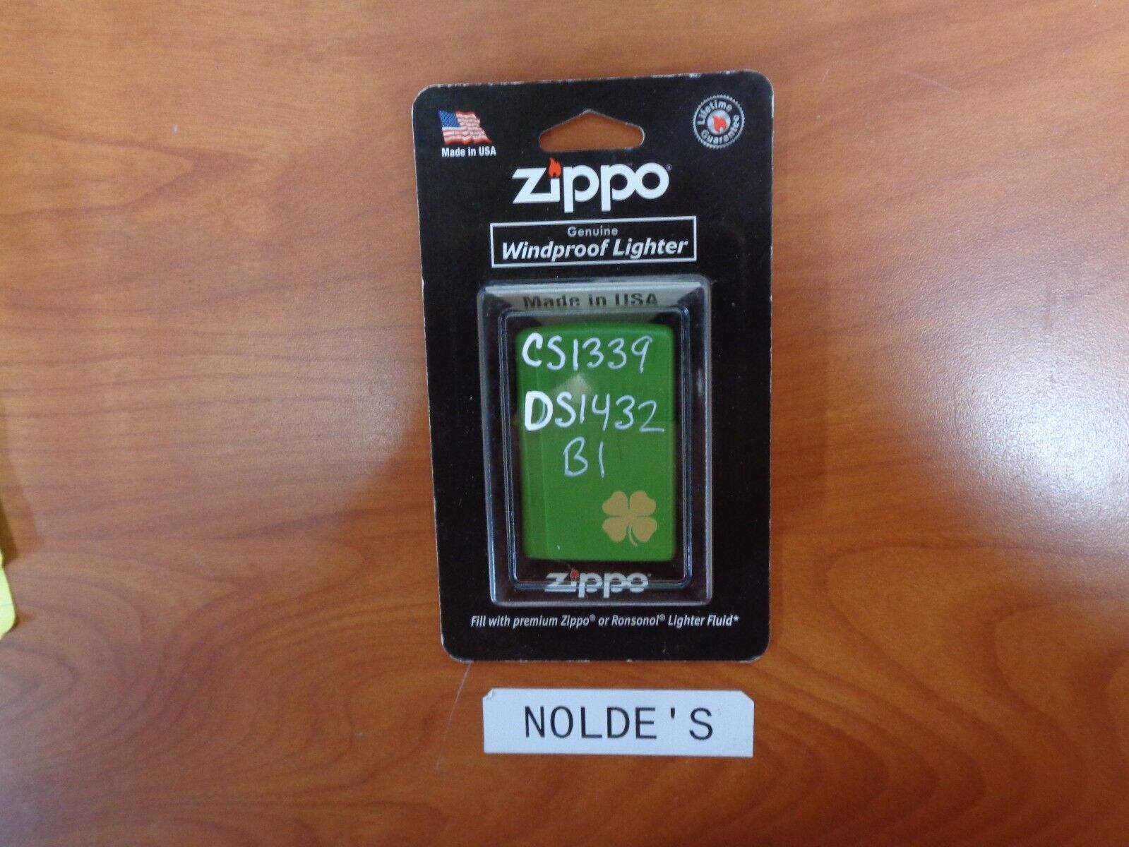 Zippo Green Matte w/ Gold Shamrock   21032         (CS1339  DS1432B1]
