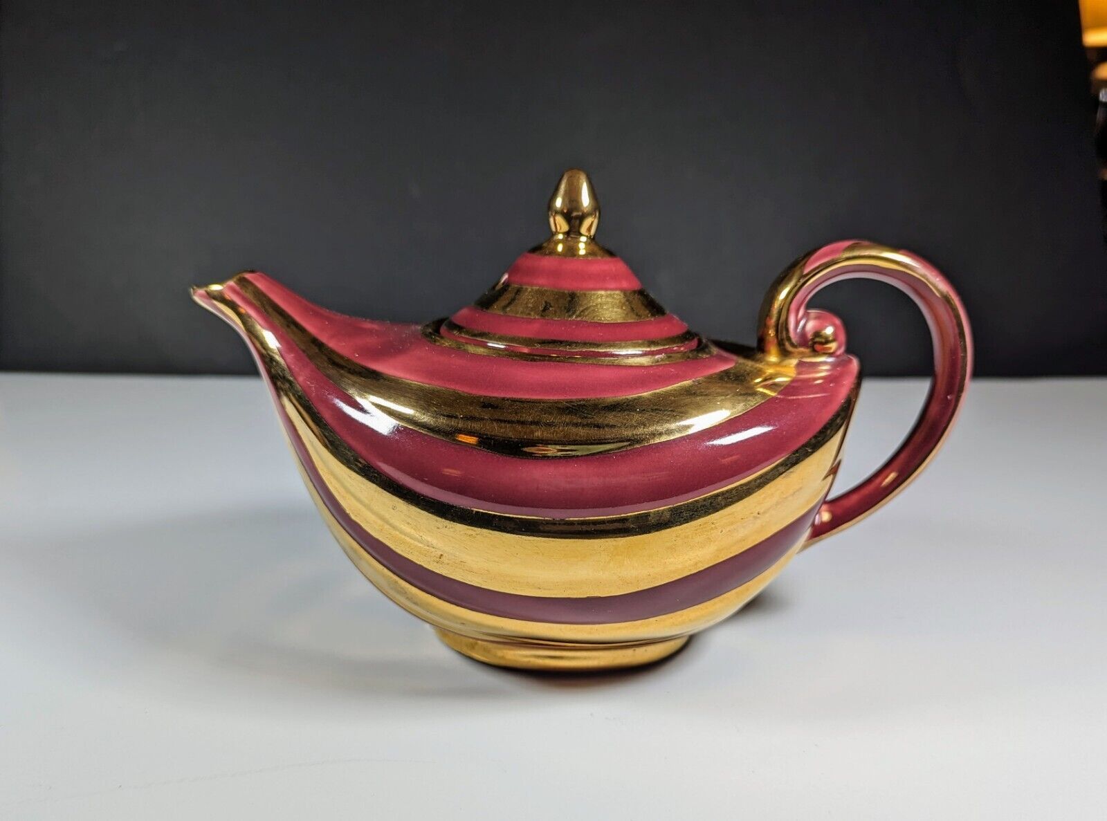 *Rare* MCM teapot, Arthur Wood, 1950's Gold/Burgundy, Aladdin Teapot, England 