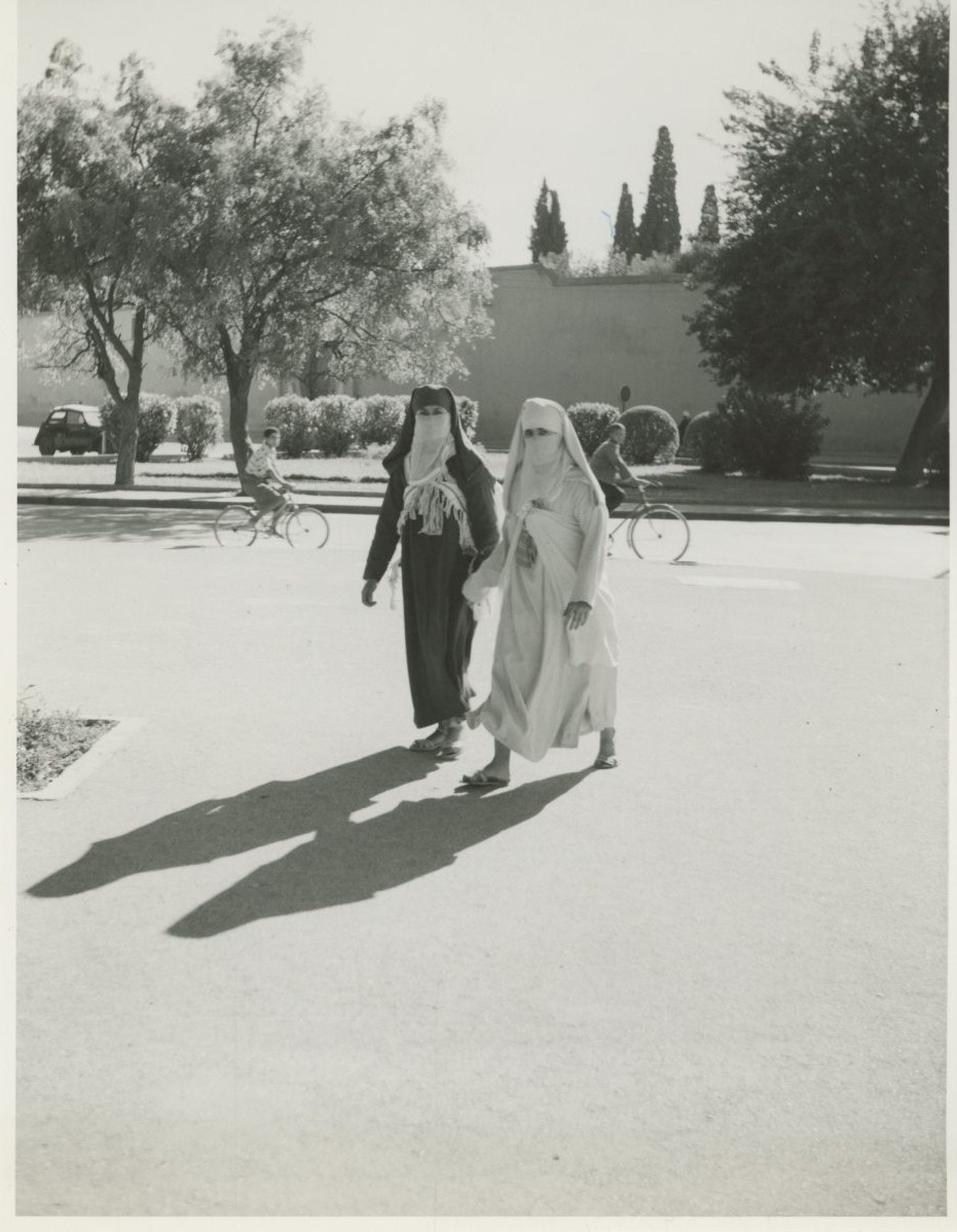 Morocco, The women of Marrakech Vintage silver print Tirage argentique  16x2