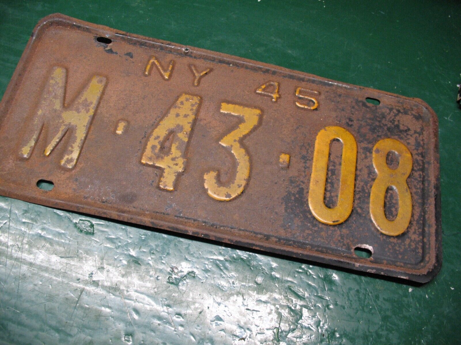 NY   1945 LICENSE PLATE  M - 43 - 08  SURFACE OXIDATION