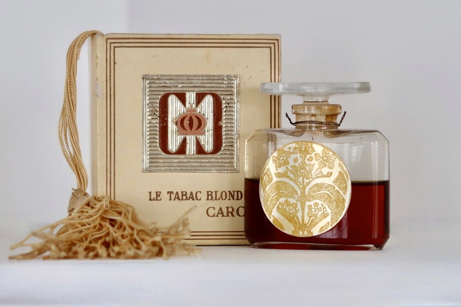 Vintage Caron Le Tabac Blond Perfume Extrait Half Full 1 oz Bottle w Tassel Box