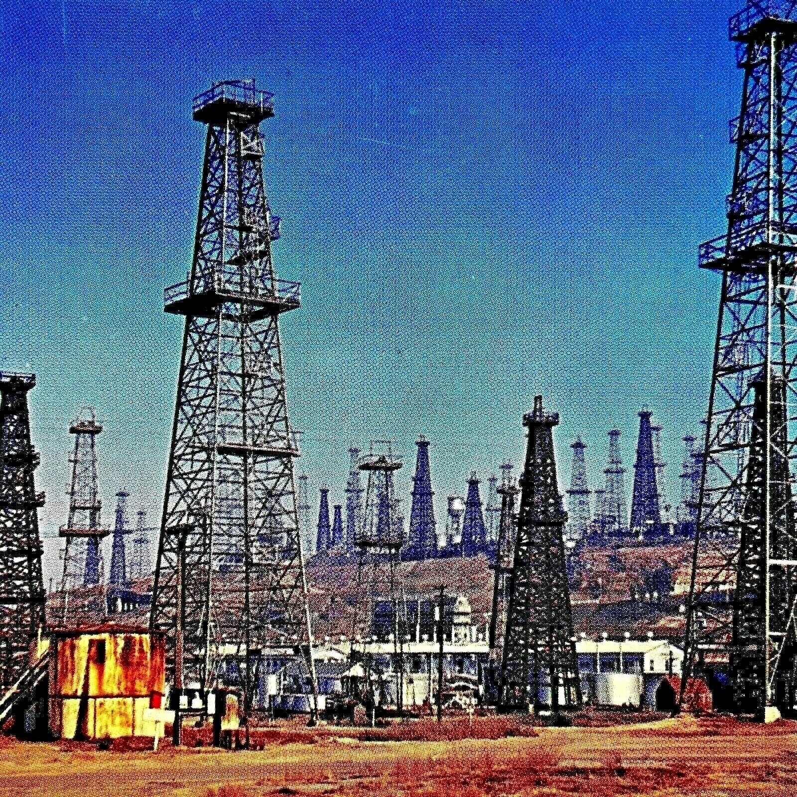 Postcard Signal Hill, Black Gold Oil Derricks, Long Beach, California C.1960
