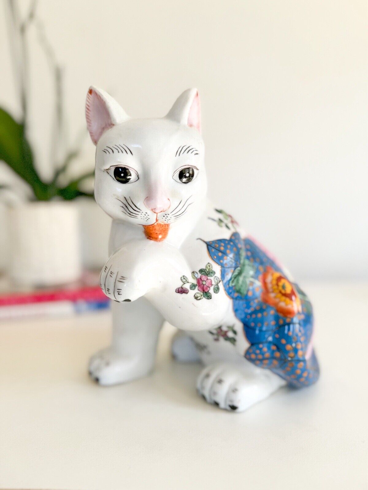 RARE Vintage Chinoiserie Tobacco Leaf Cat