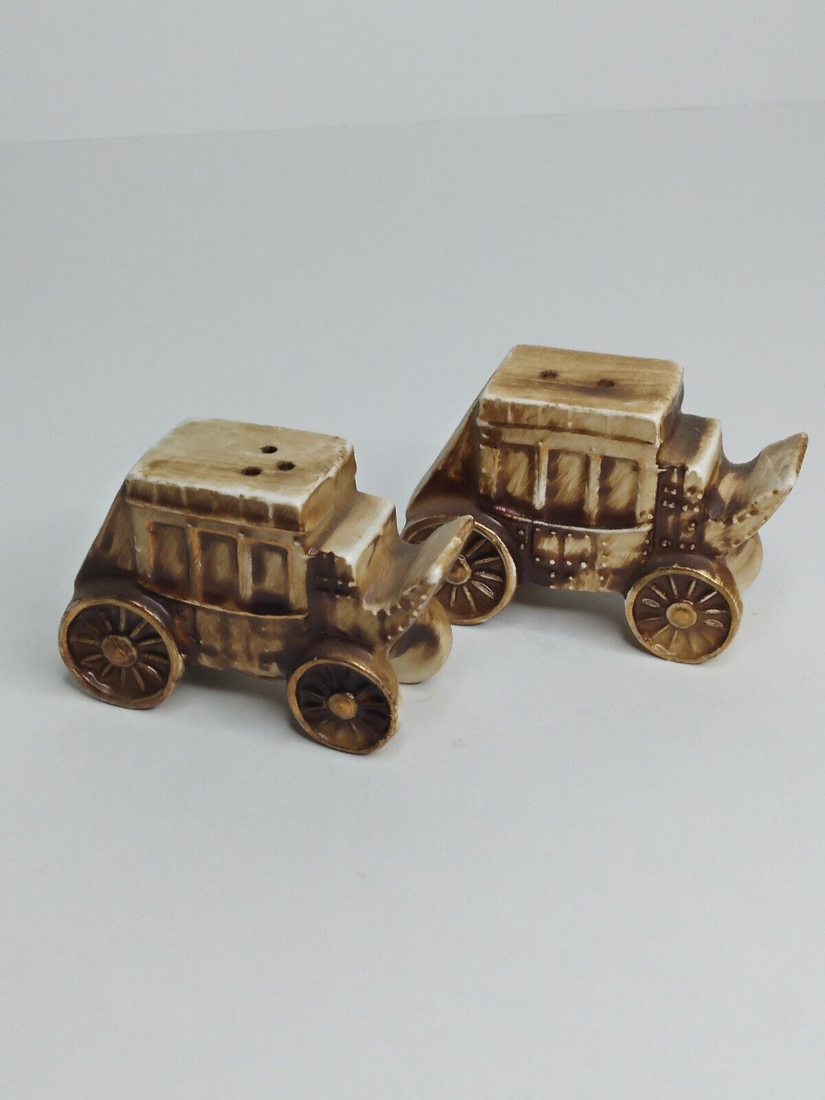 Old Stage Coach Carriage vintage Salt Pepper Shakers Made Japan