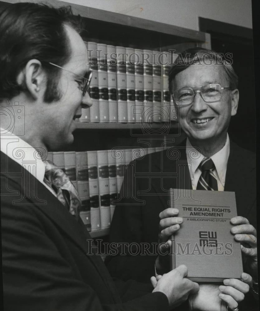 1977 Press Photo Gonzaga University School of Law Librarian Gerard Magavero