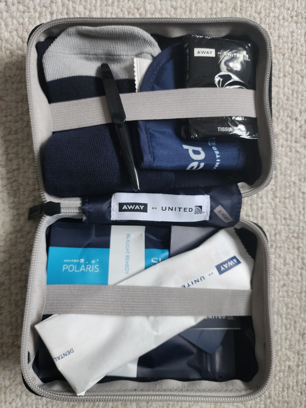 UNITED AIRLINES UA First Business Class Away Amenity Kit White Zipper BRAND NEW