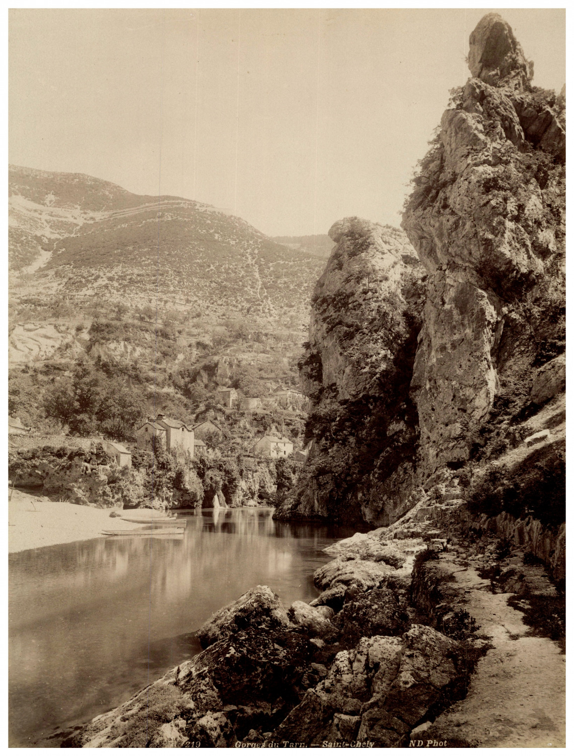 France, Gorges du Tarn, Saint-Chely, photo. N.D. Vintage print, albumi print run