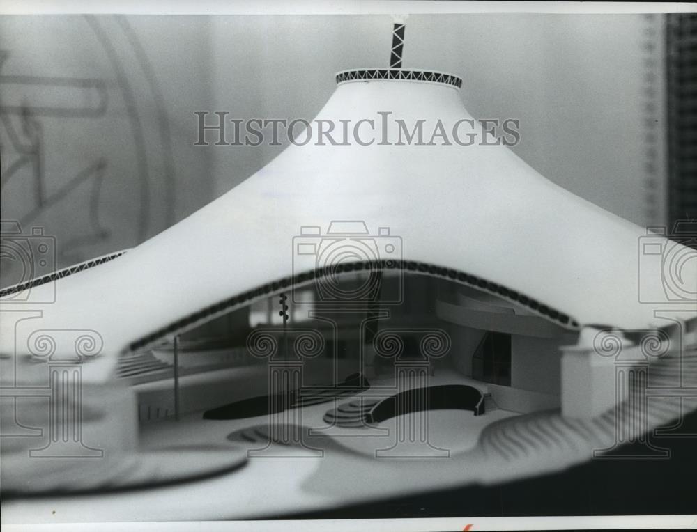 1977 Press Photo Architect Trogdon Grossman model of Riverfront park Pavilion