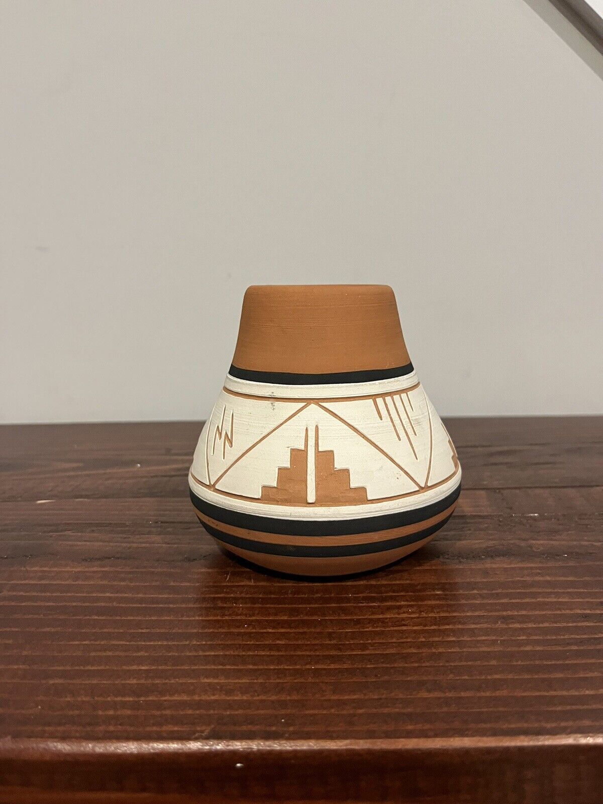 Vintage Sioux Native American Indian Pottery Vase Canister Signed S Thunder