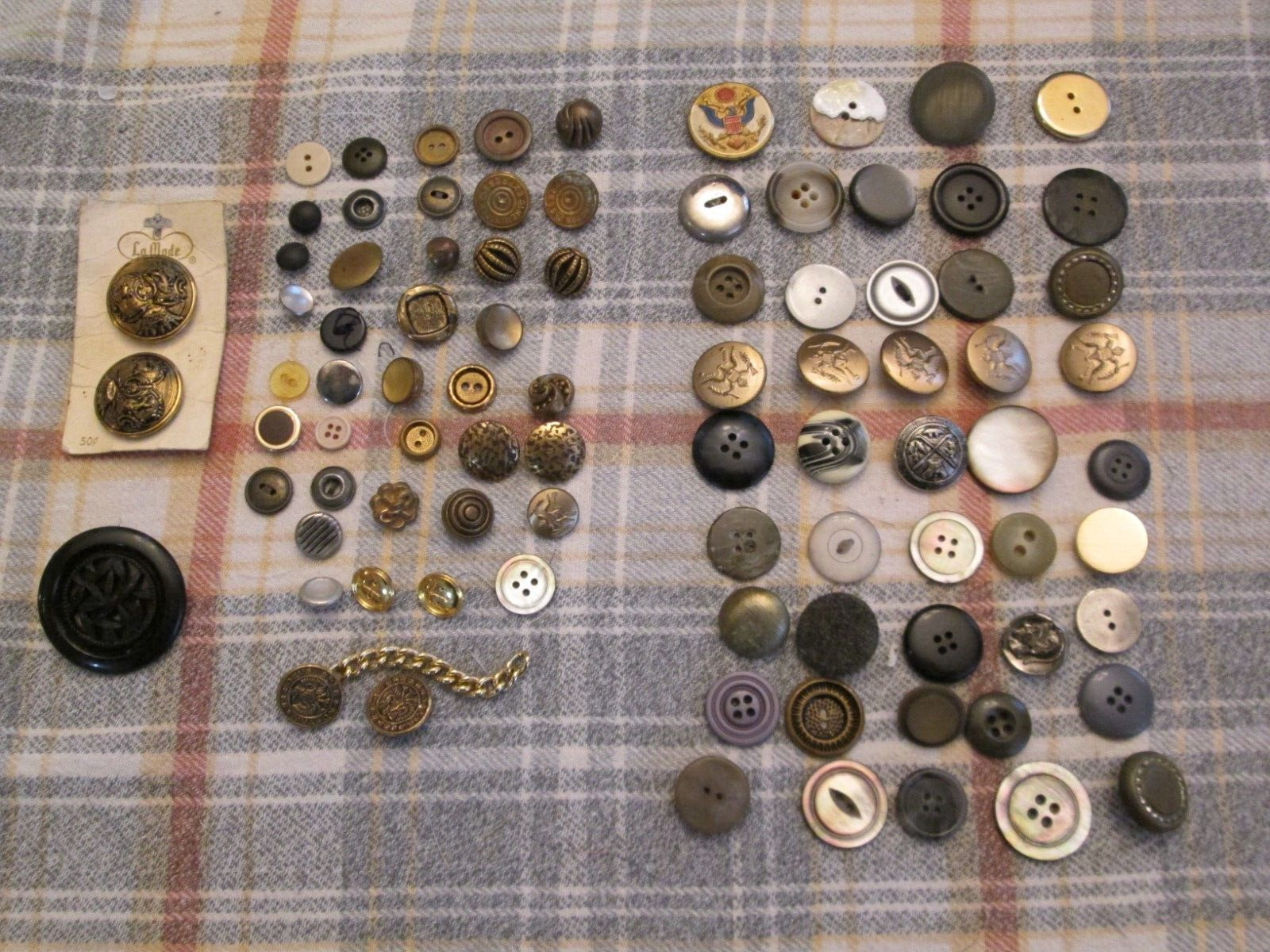 Lot of 88 old vintage buttons, military, brass, La Mode.