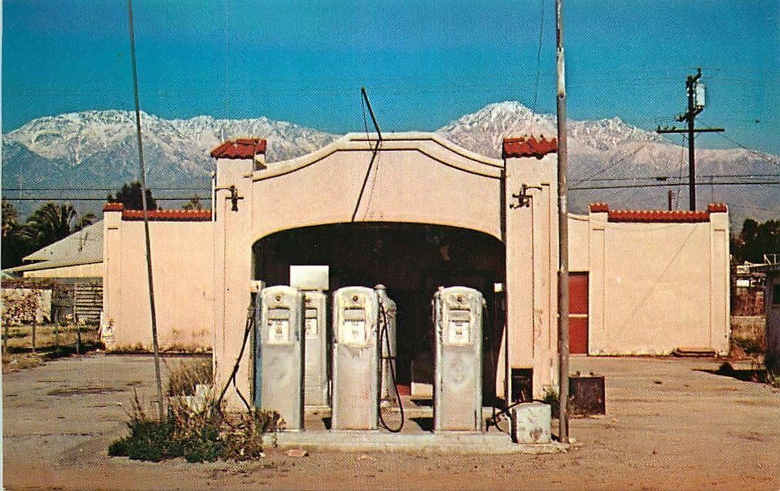 Roadside Postcard Richfield Gas Station, Cucamonga, California