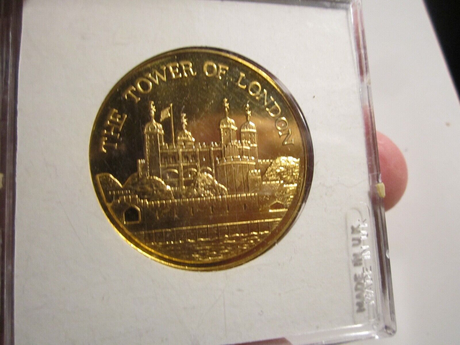 THE TOWER OF LONDON COMMEMORATIVE COIN 22K GOLD PLATED SEALED MINT BBA