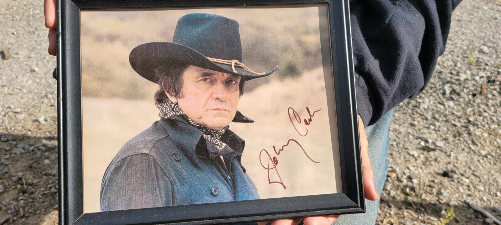 JOHNNY CASH HAND SIGNED  8X10 Matte Photo GUARANTEED AUTHENTIC