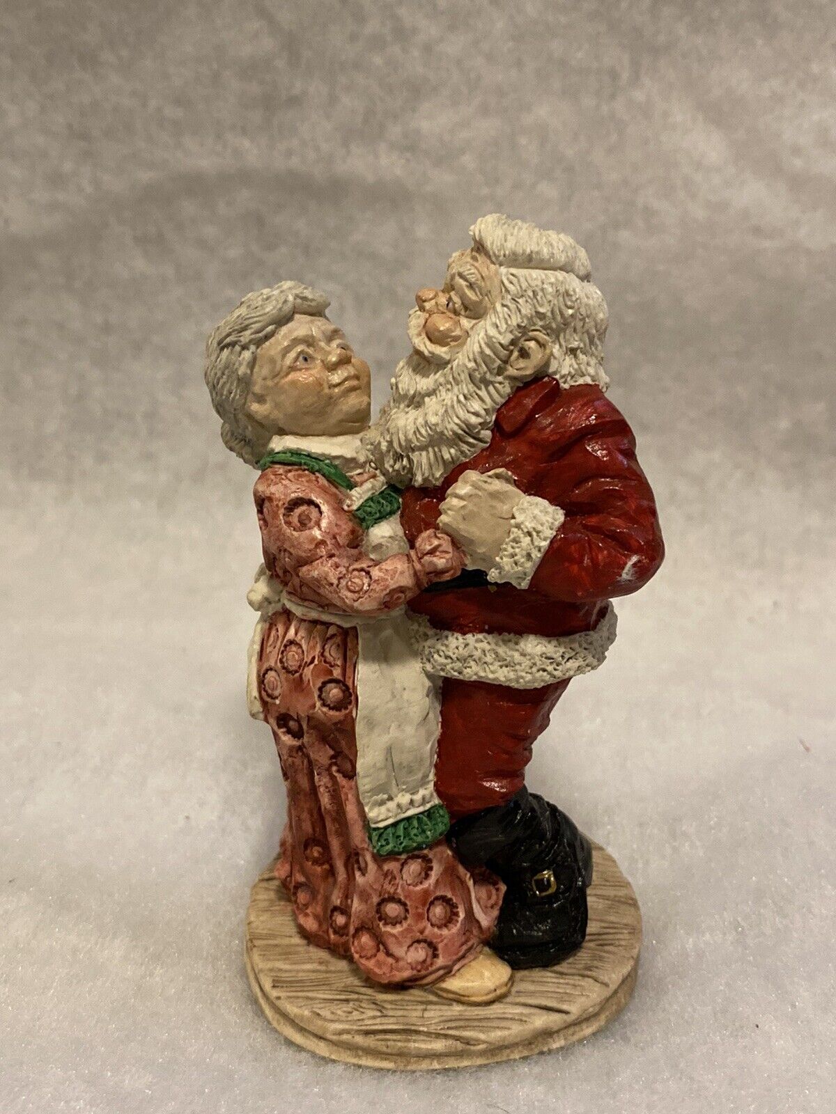 Vintge 1985 Dancing Mr & Mrs Santa Claus Resin Figurine Christmas