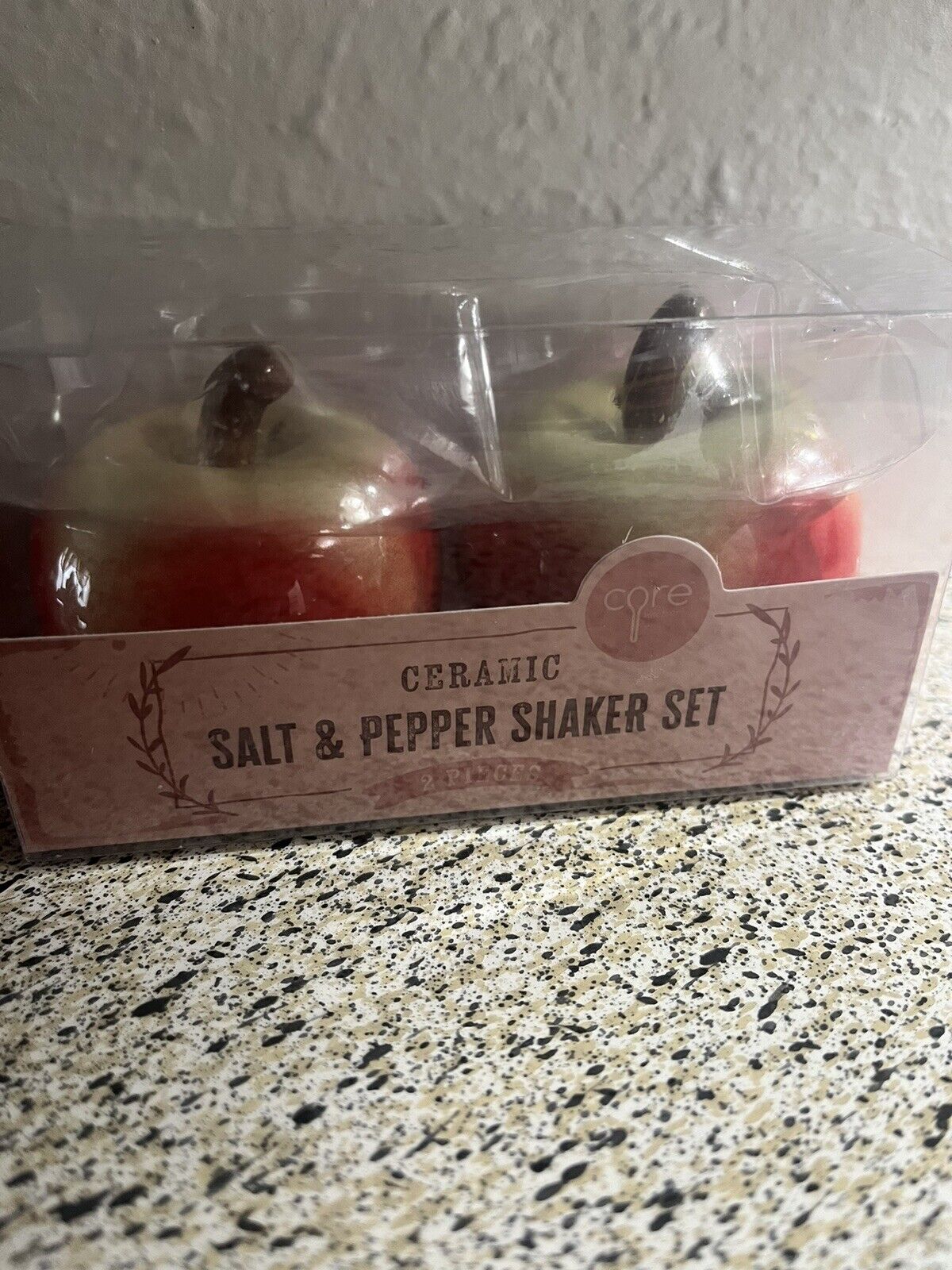 apple salt and pepper shakers