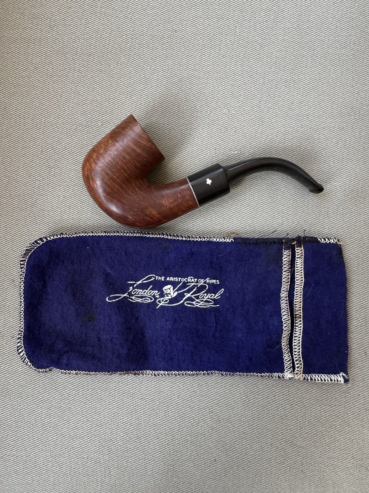 Vintage London Royal Super Grain Kaywoodie Tobacco Smoking Pipe and Cloth Bag