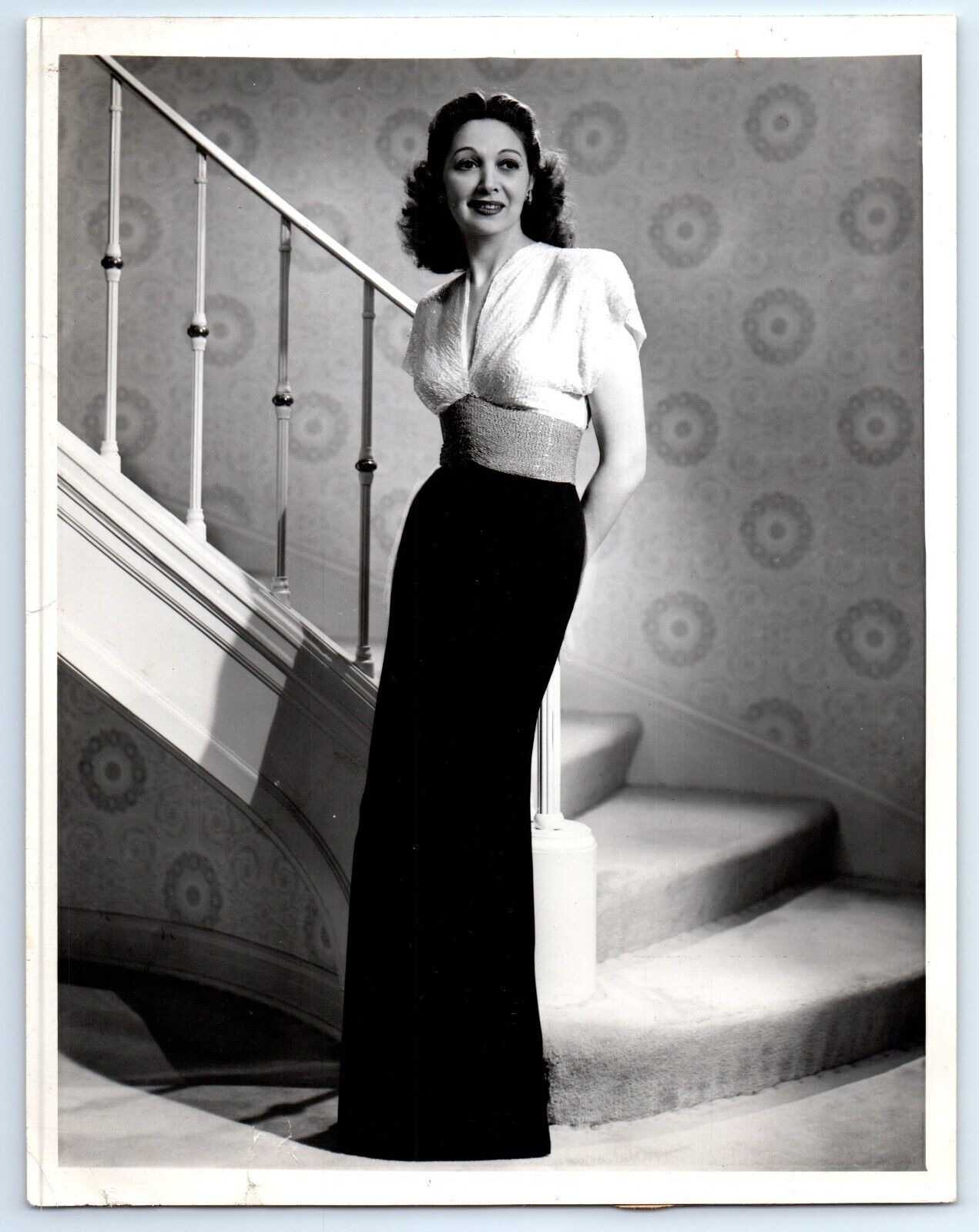 HEDY LAMARR STUNNING PORTRAIT STYLISH POSE 1940s Photo Hollywood Beauty 6.5x8.5\