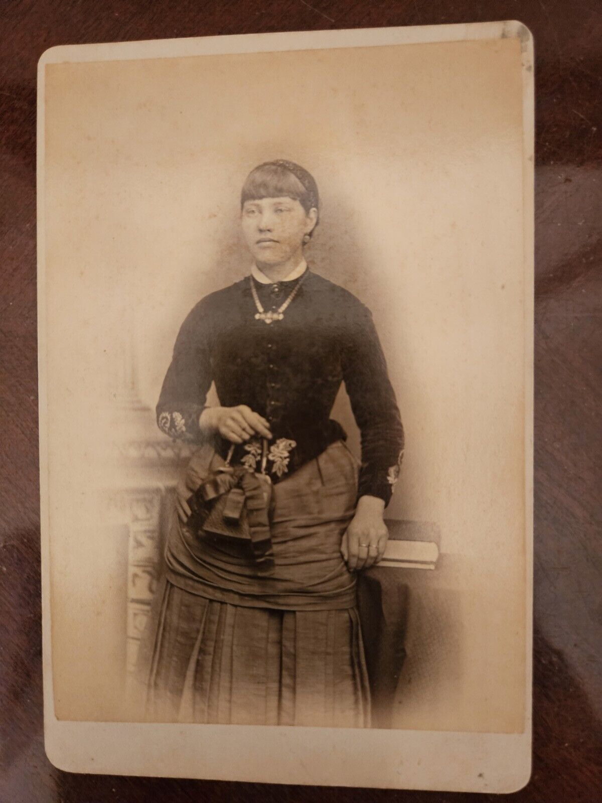 Antique 1880s  Cabinet Card Beautiful Woman Posing  6 1/2\
