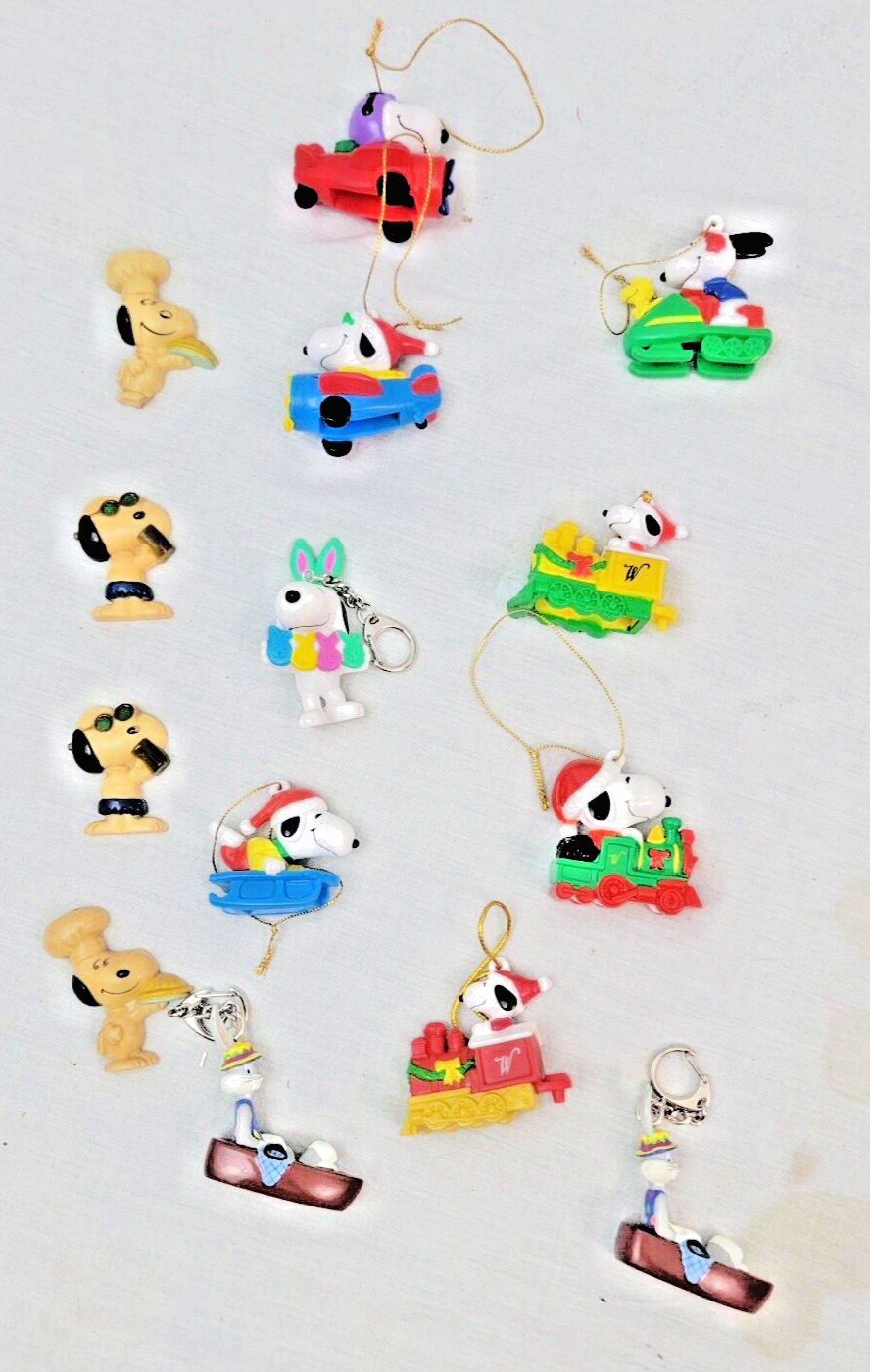 VINTAGE SNOOPY ORNAMENTS & MAGNETS  SOME ARE VINTAGE AND SOME AREN\'T