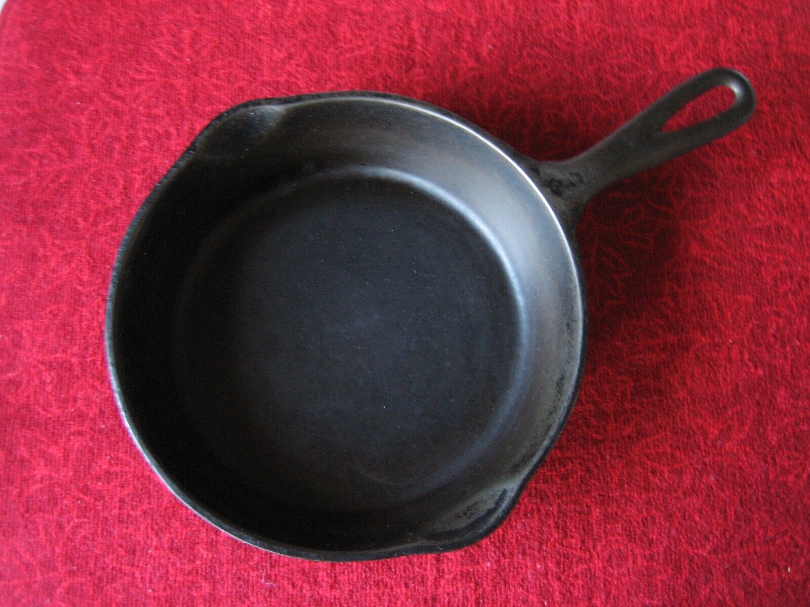 VINTAGE UNMARKED WAGNER CAST IRON SKILLET NUMBER 5 SMOOTH SITS FLAT NO SPIN NO W