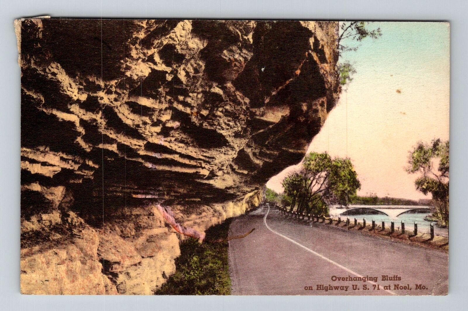 Noel MO-Missouri, Overhanging Bluff over Road Vintage Souvenir Postcard