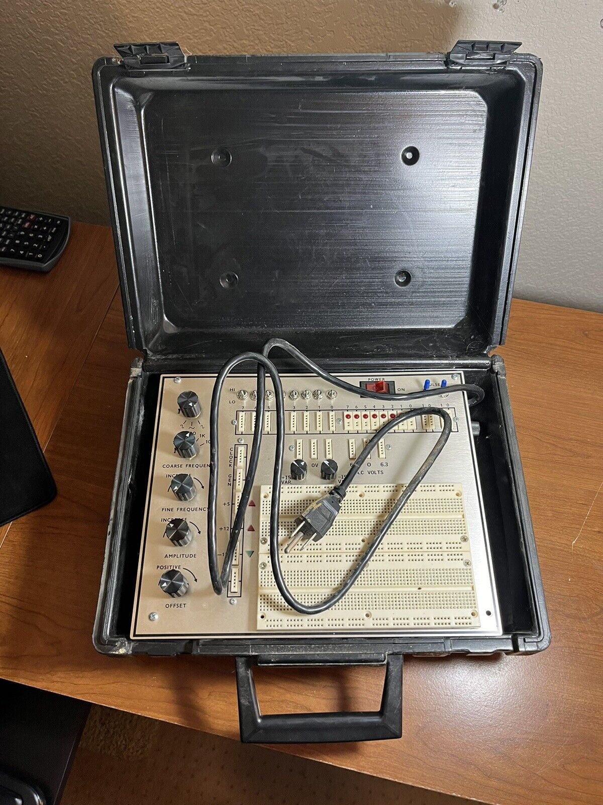 Assembled PAD A Digital/Analog Trainer with case