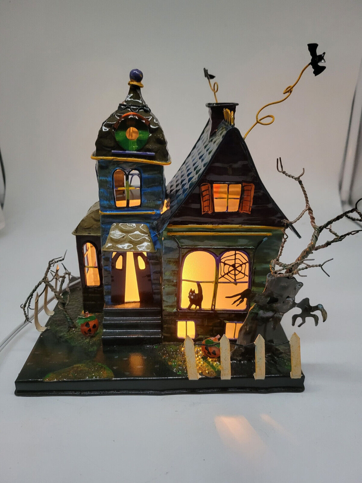 House of Lloyds Lighted Spookhouse Haunted Halloween Pumpkins Bats Black Cat
