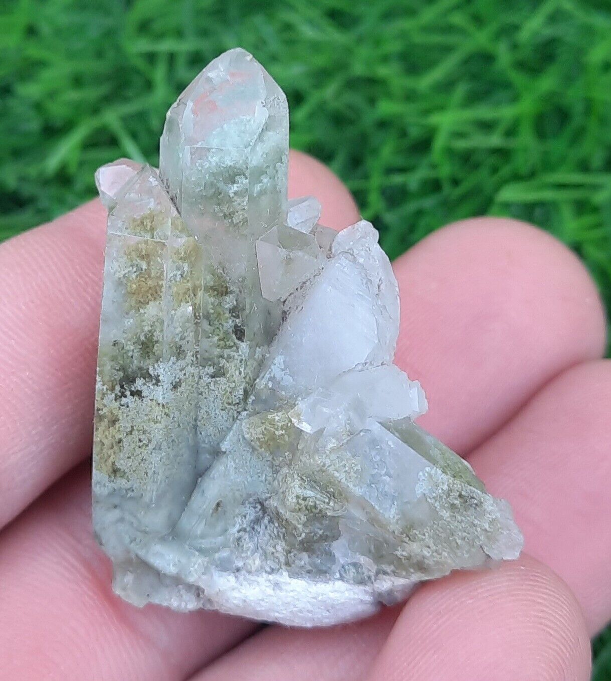 Natural Beautiful Chlorine Quartz Crystal healing reiki Rocks & Mineral Stone
