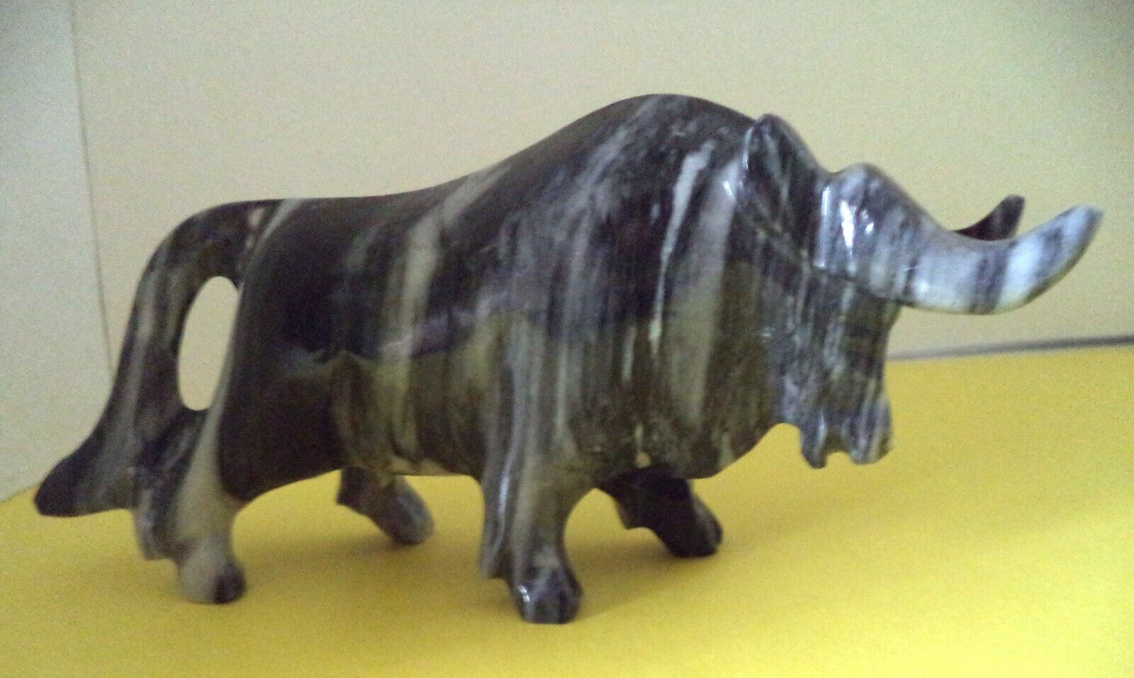 VINTAGE HAND CARVED BLACK ONYX MARBLE  CHARGING BULL STATUE