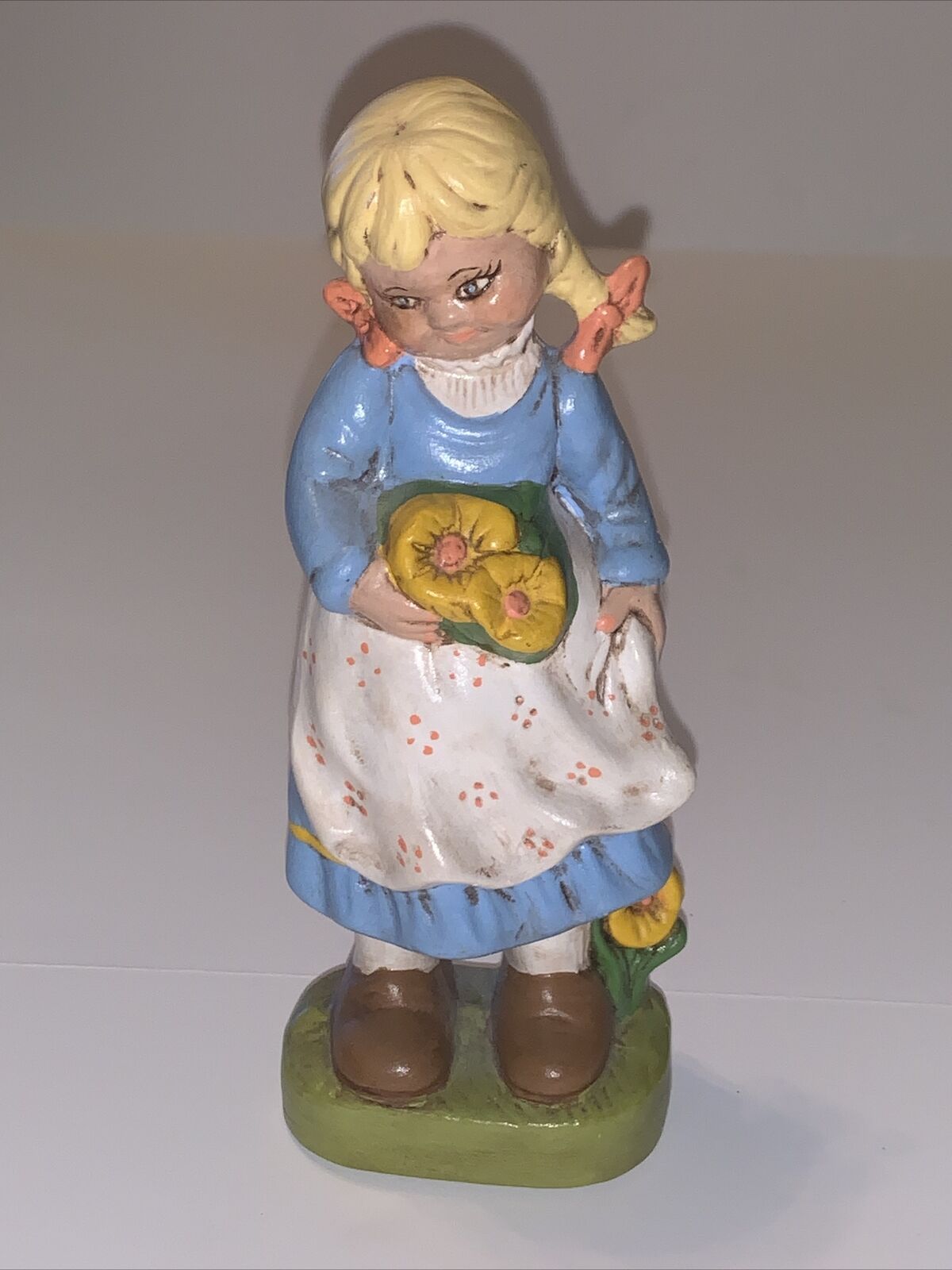 VINTAGE 1972 HAND PAINTED CERAMICHROME INC YOUNG GIRL HOLDING FLOWERS  HC2