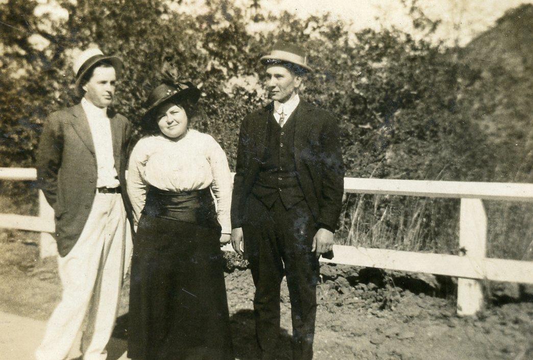 NB147 Vtg Photo TWO MEN AND A WOMAN, EDWARDIAN c Early 1900's