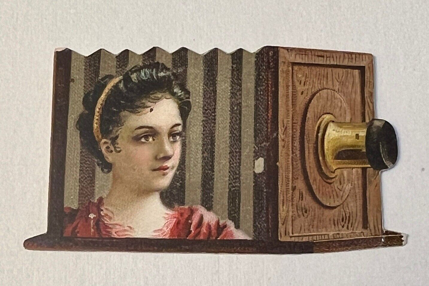 Vintage 1880’s Kinney Bros Novelties Cigarettes Trade Card Girl Box Camera E3