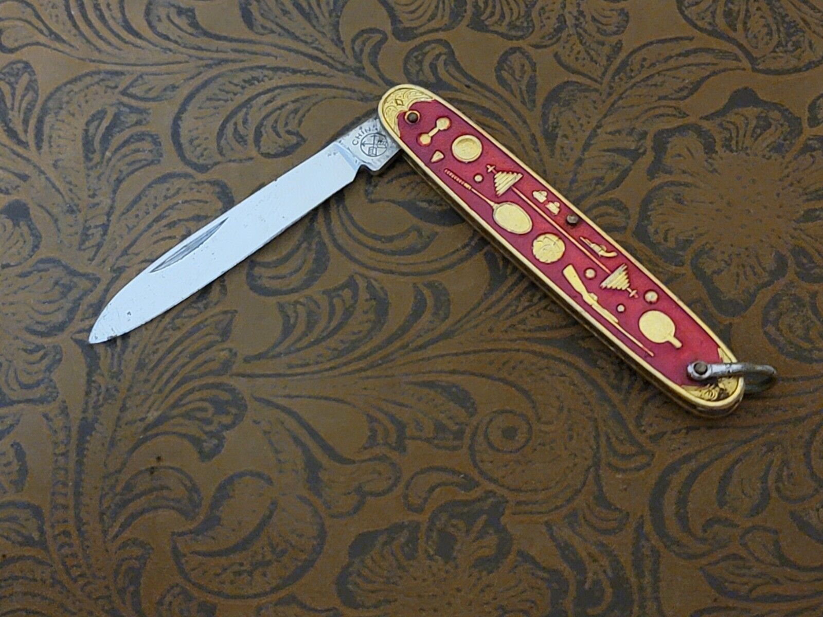 Vintage Chinese Olympics Pocket Knife - Red Enamel, Gold Sports Emboss Ŵ