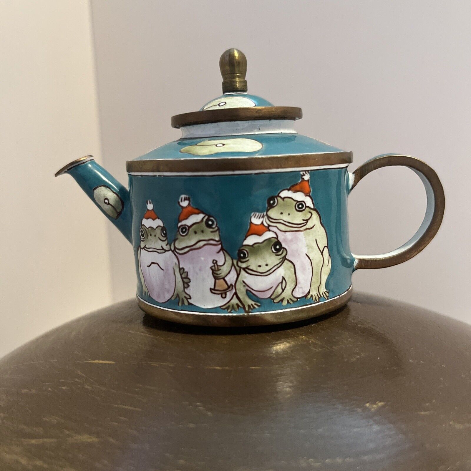 Vintage Collectible Kelvin Chen Enamel Miniature Teal Teapot Frogs W/Santa Hats