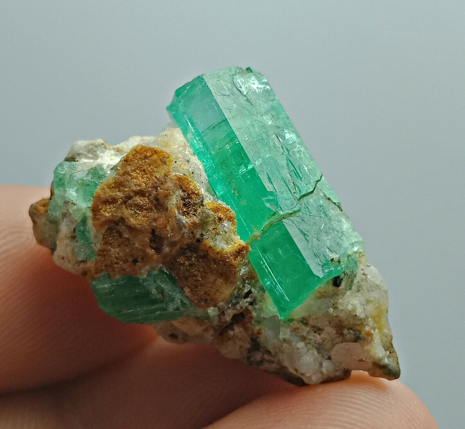 40 CT Well terminated Juicy Top emerald Crystals on matrix Panjshir Afghanistan