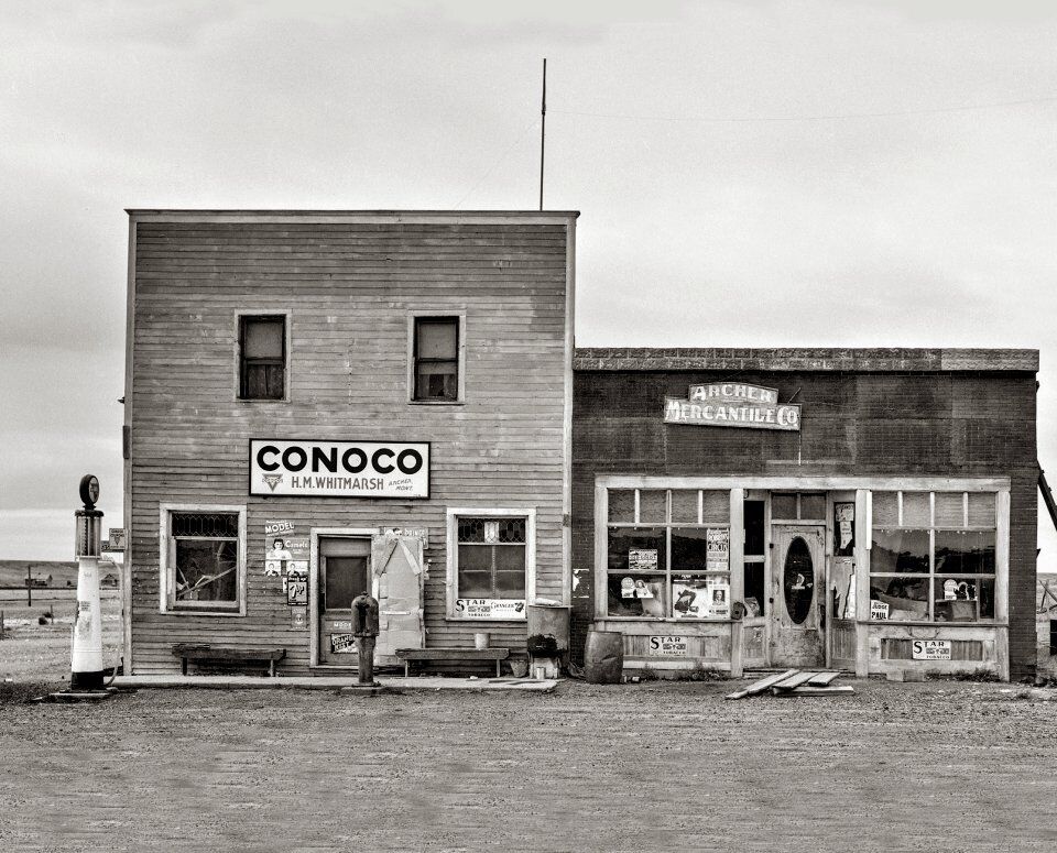 1937 CONOCO SERVICE STATION Photo  (225-C)
