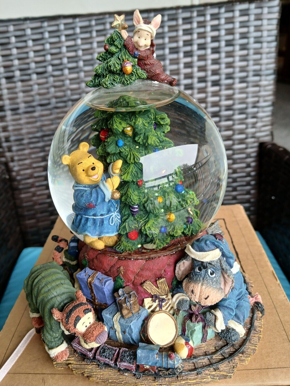 disney boyds collection winnie the pooh\'s tree trimming party musical snow globe