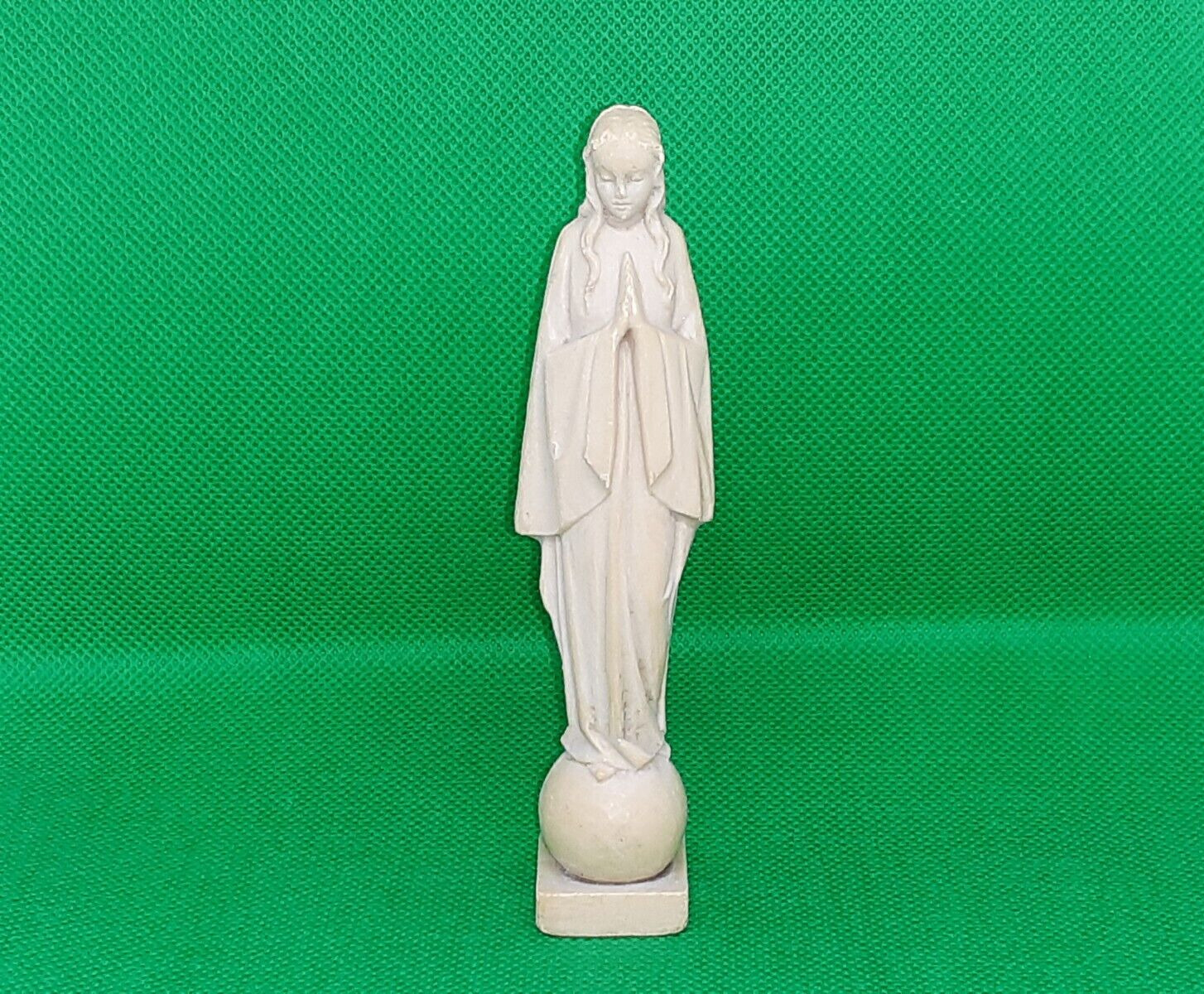 1970’s Praying Virgin Mary Blessed Mother Plastic Figurine Statue Vintage 4 3/4\