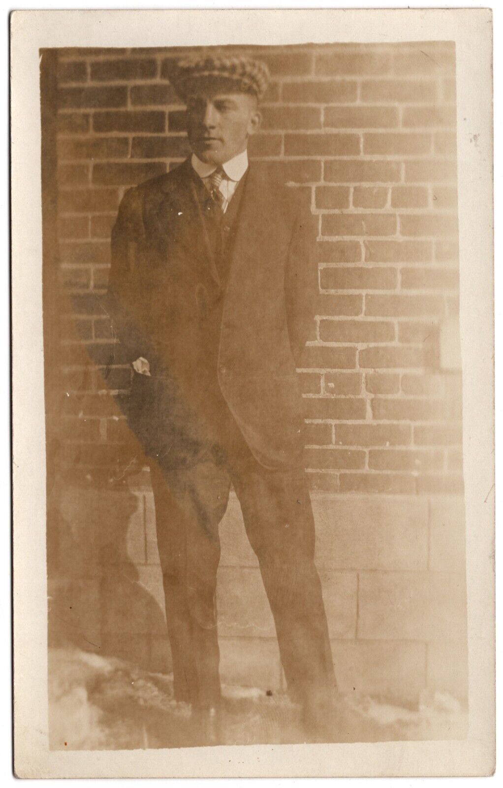 RPPC POSTCARD CIRCA 1920s HANDSOME YOUNG DAPPER MAN IN SUIT UNMARKED