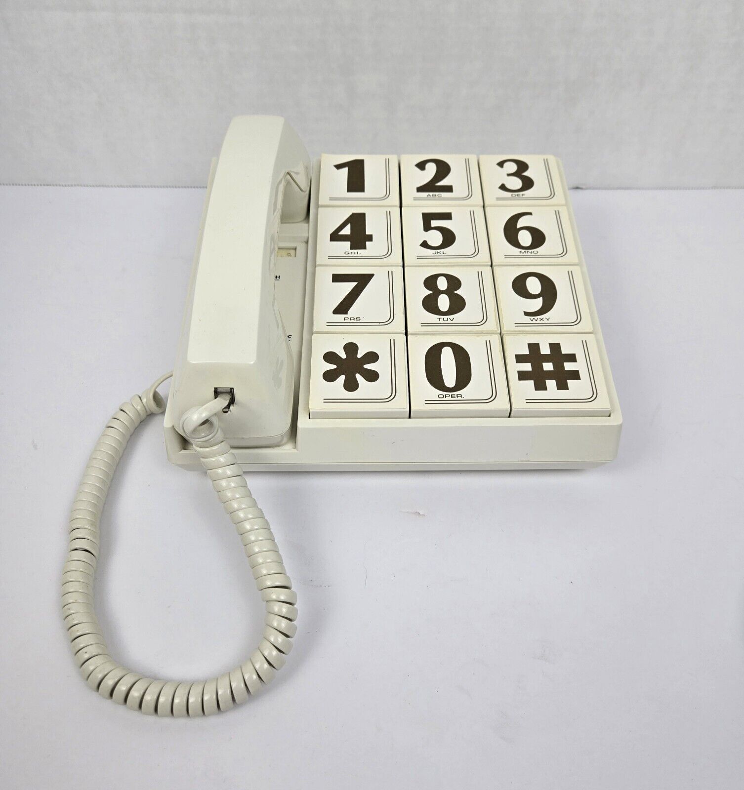 Vintage Spectra Phone Dp-5 White Jumbo Buttons Brown