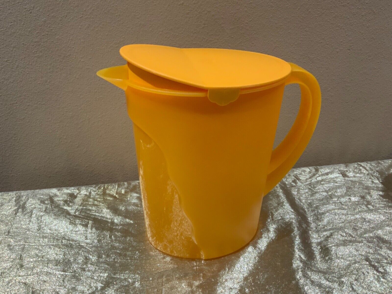 New Tupperware Beautiful Jumbo Expression Pitcher 1 Gallon 3.7L Sunflower Color