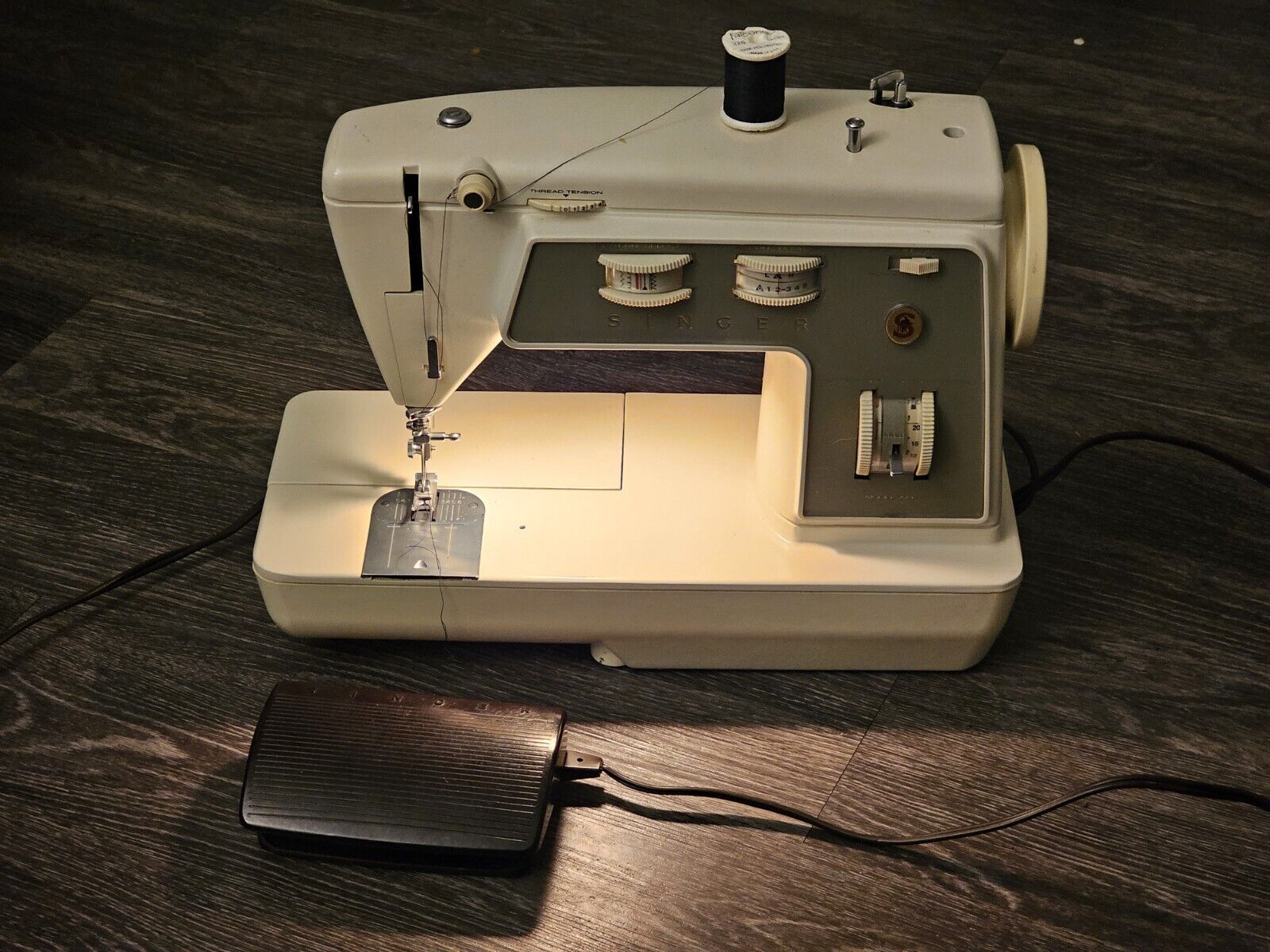 Vintage Singer Stylist Zig Zag Sewing Machine Model 774 Beige & Grey Works 💯