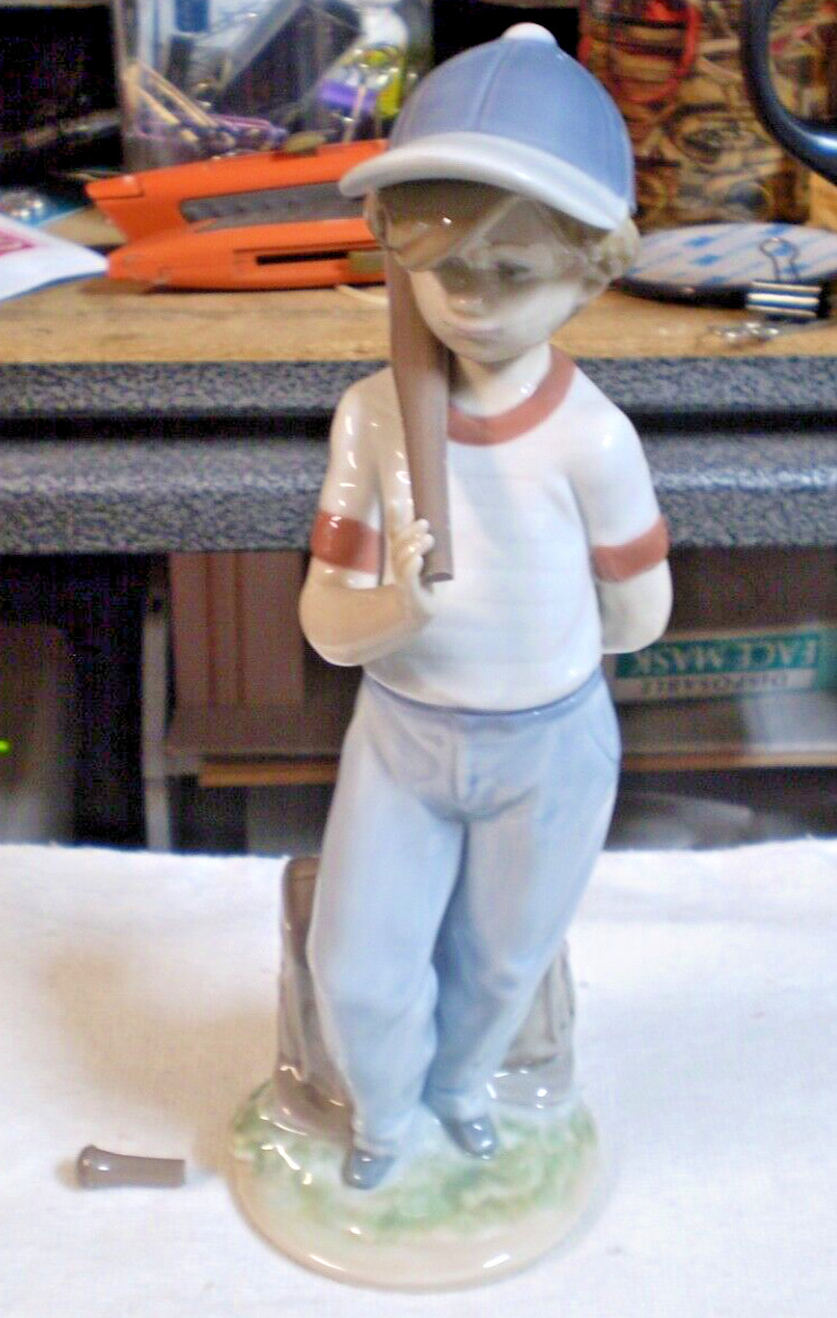 Lladro Boy Baseball Player 7.610 (Repairable) 1990 Retired With Box