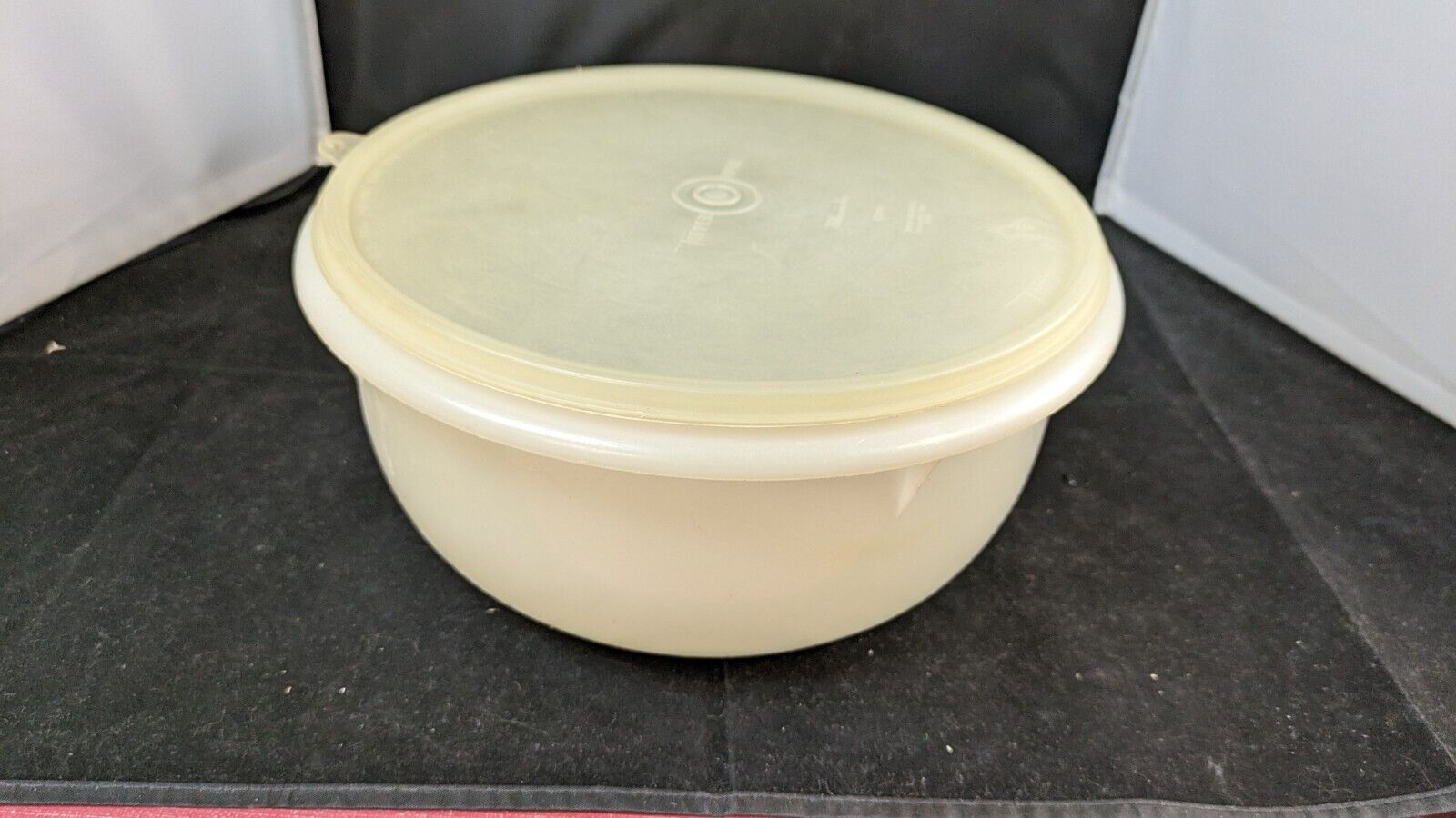 Vintage TUPPERWARE Large Mixing Bowl #272 With Seal