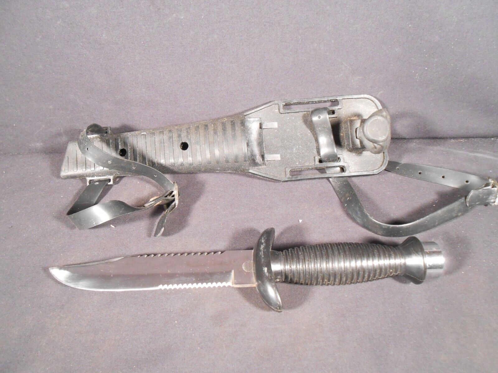 UC412 United Cutlery Dive knife